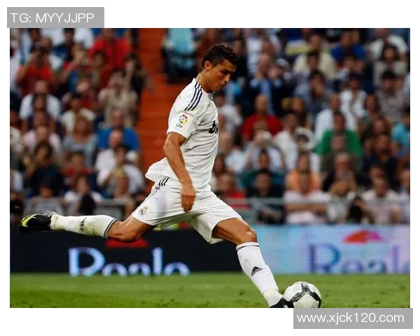 罗纳尔多如何通过技术突破引领足球场上的创新与变革